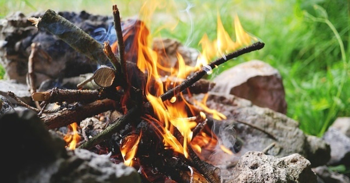 Nürnberg Lagerfeuer im Keller Radio 8