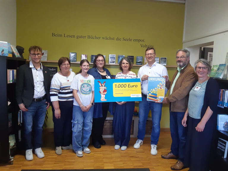 — © © Linea Bast