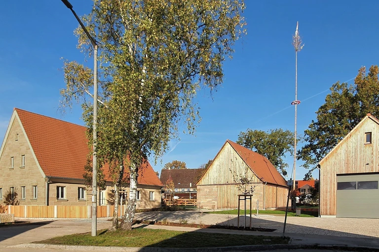 — © Foto: Wallesau Dorfgemeinschaftshaus © Stadtbauamt Roth