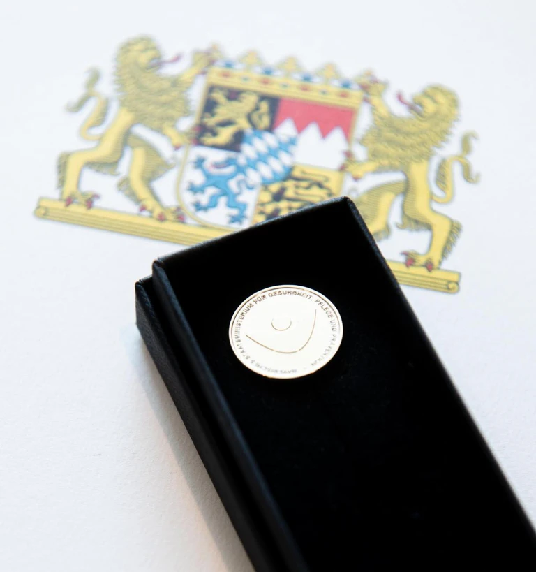 — © © Bayerisches Staatsministerium für Gesundheit, Pflege und Prävention