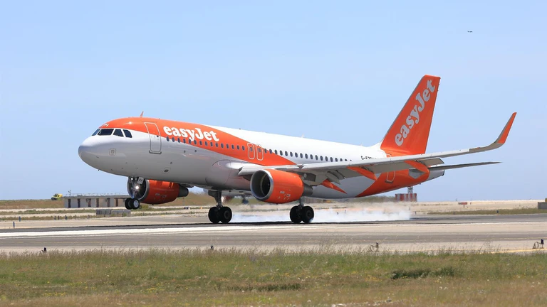  — © © easyJet