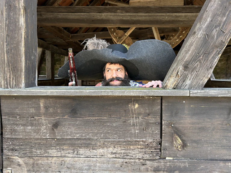  — © © Miriam Locher