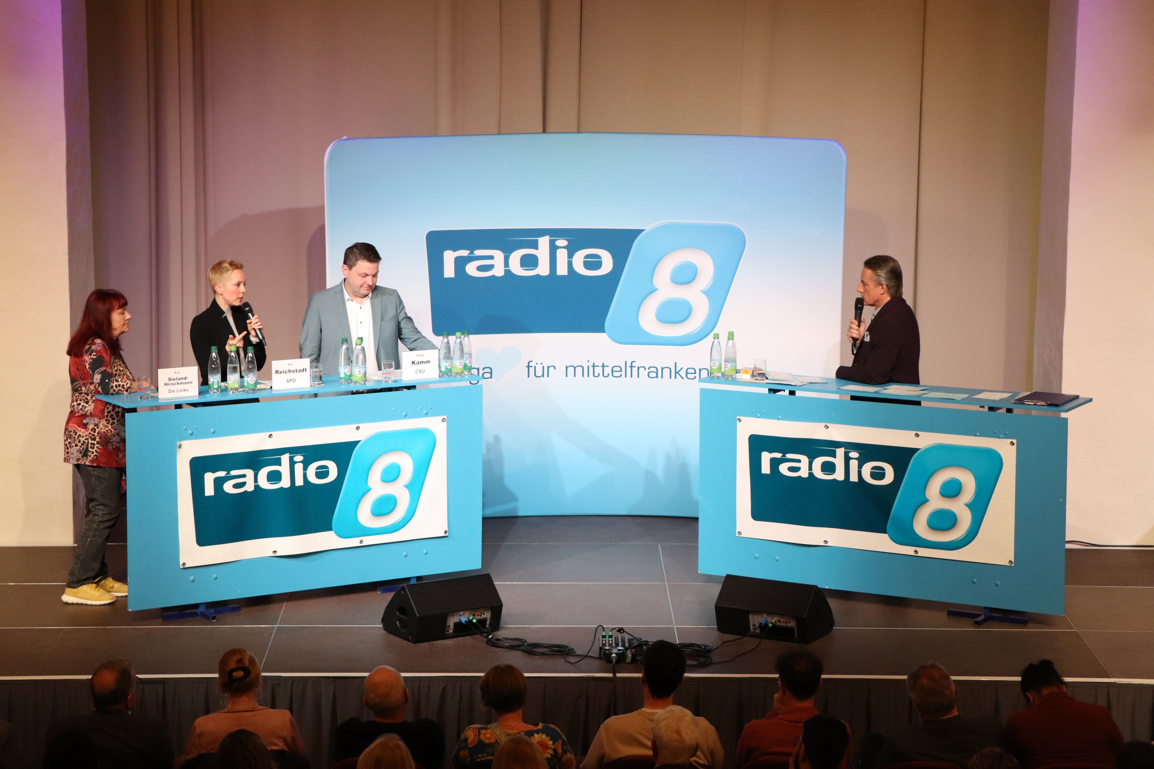 © Radio 8