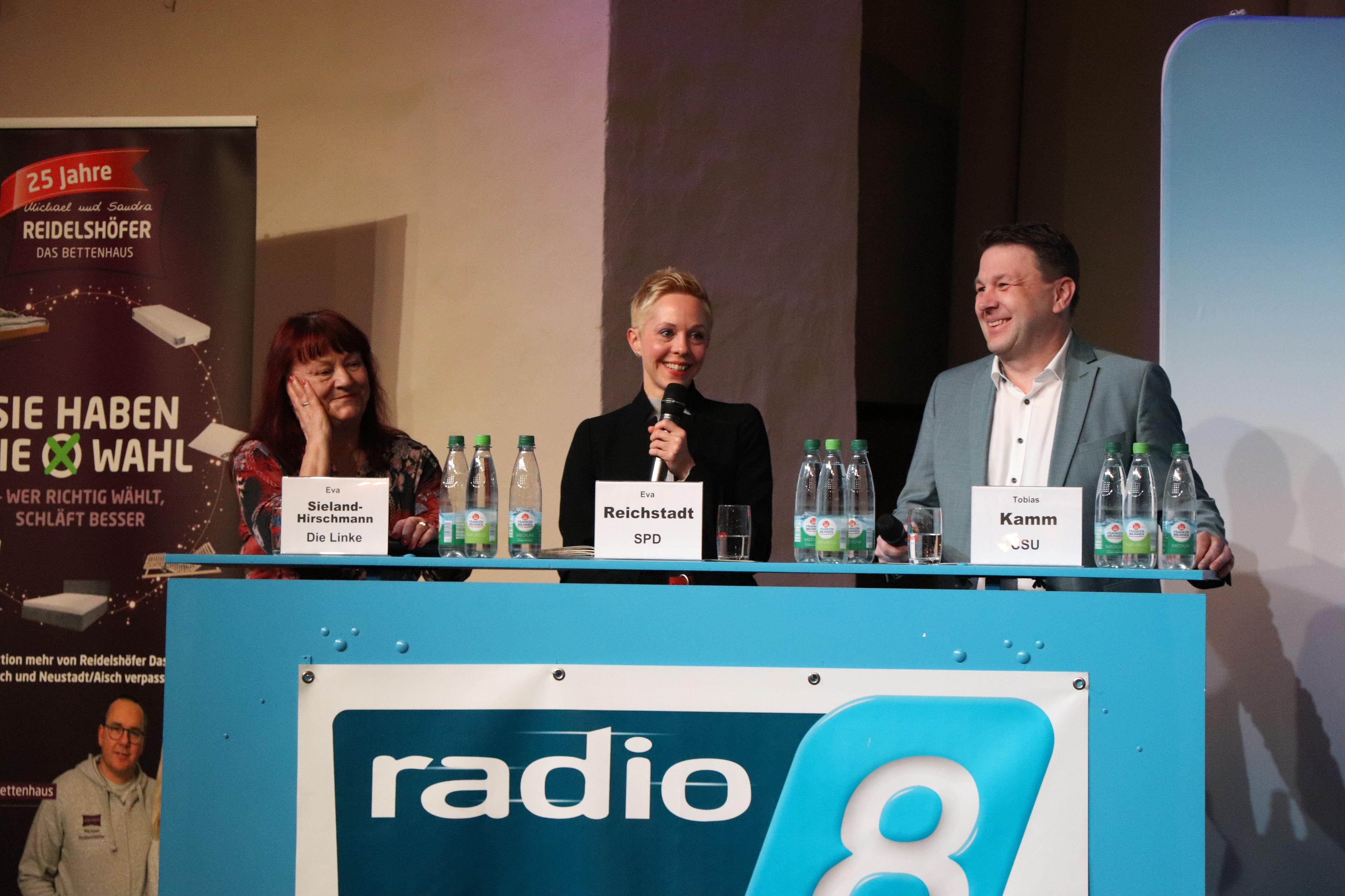© Radio 8